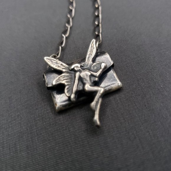 Jewelry - Winged Fairy Pendant Necklace Silver Tone Link Chain Ring Close Size 16"